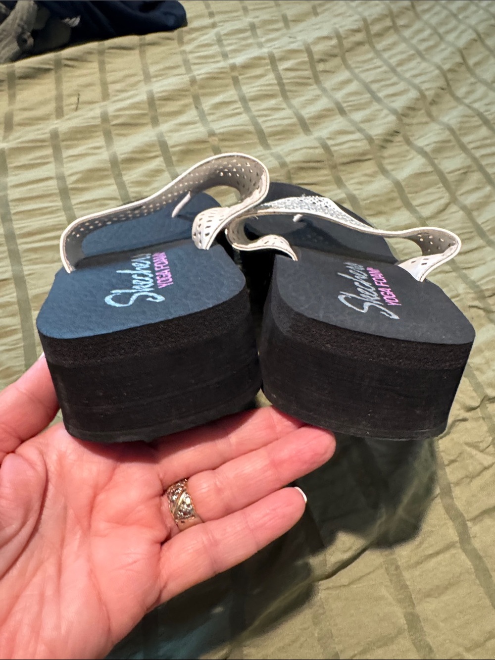 Skechers yoga foam sandals - Picture 3 of 5